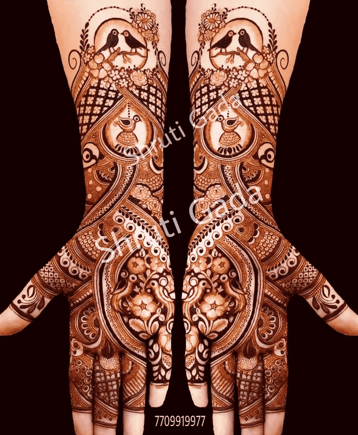 Graceful Celebrity Henna Design