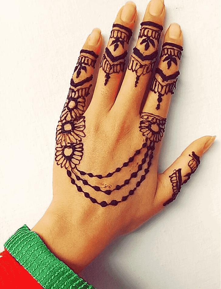 Delicate Chain Henna Design