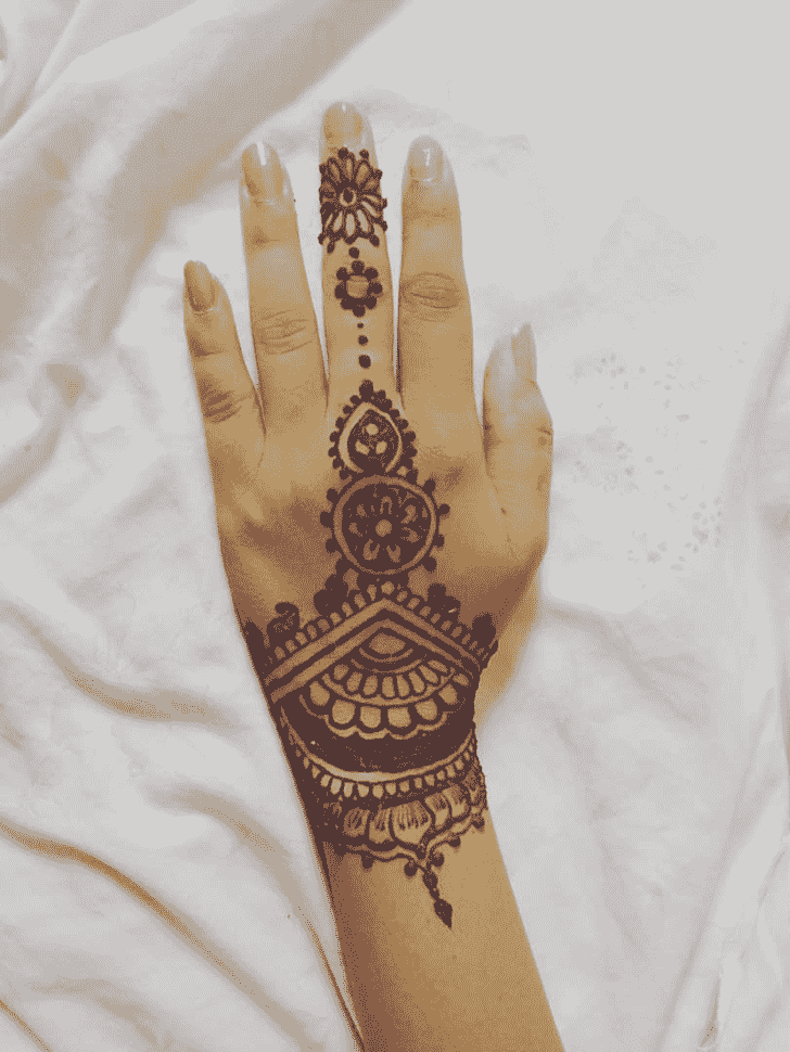 Fetching Chain Henna Design