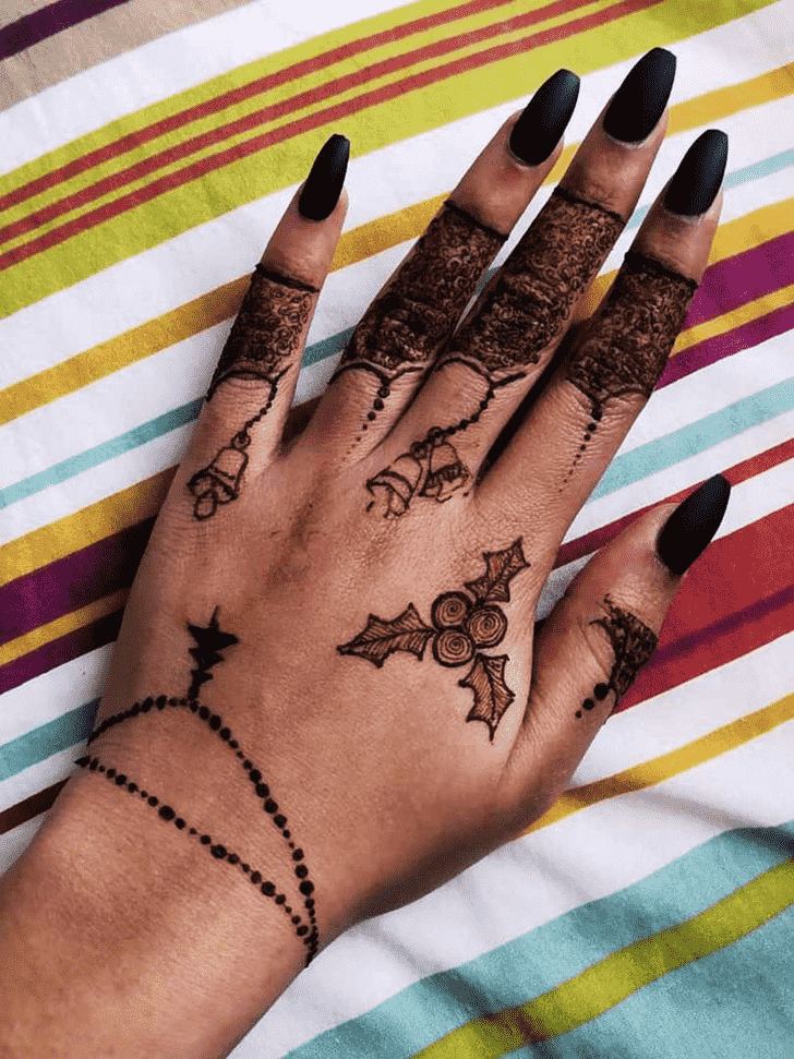 Graceful Chain Henna Design