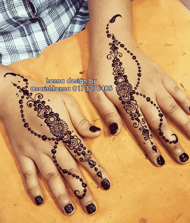 Inviting Chain Henna Design