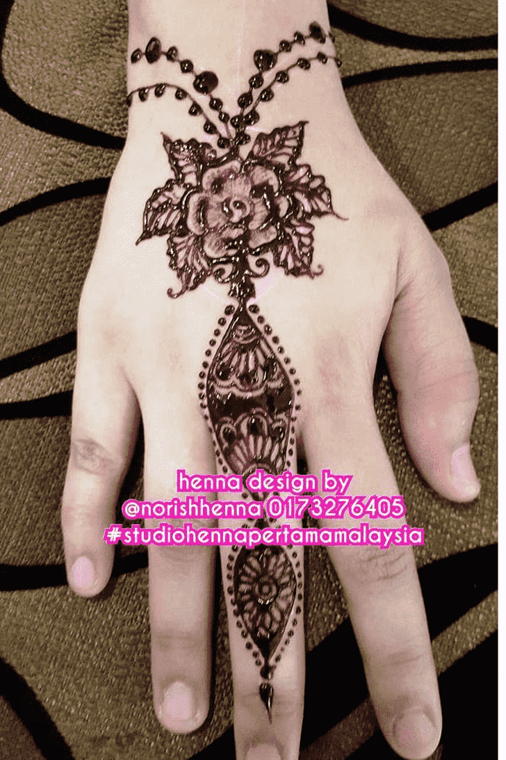 Magnificent Chain Henna Design