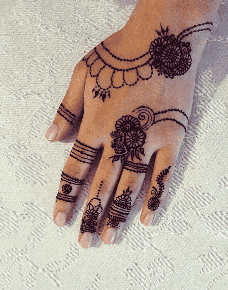 Mesmeric Chain Henna Design