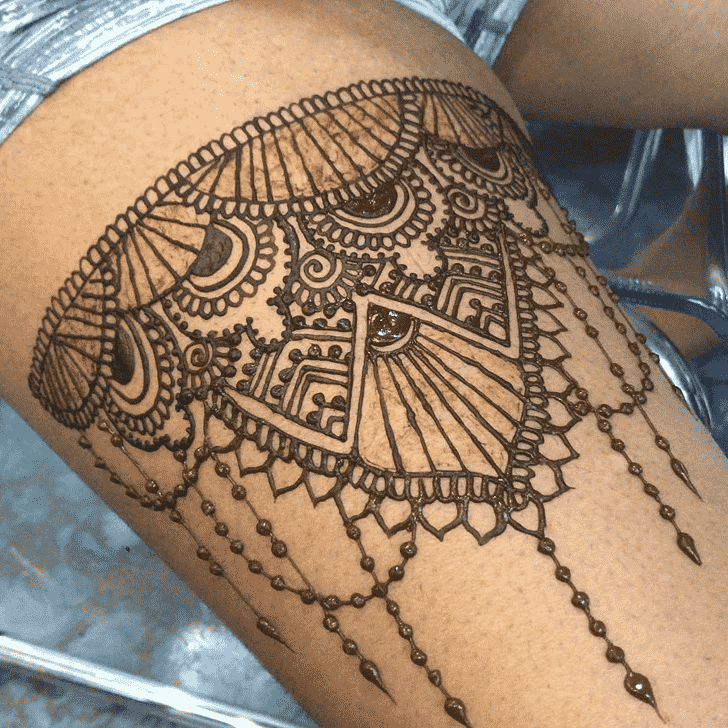 Radiant Chain Henna Design