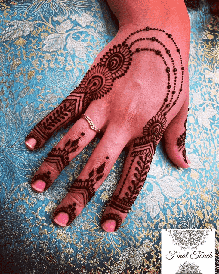 Ravishing Chain Henna Design