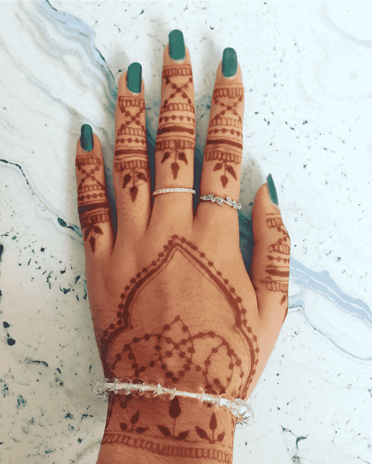 Stunning Chain Henna Design