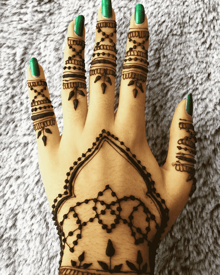 Superb Chain Henna Design