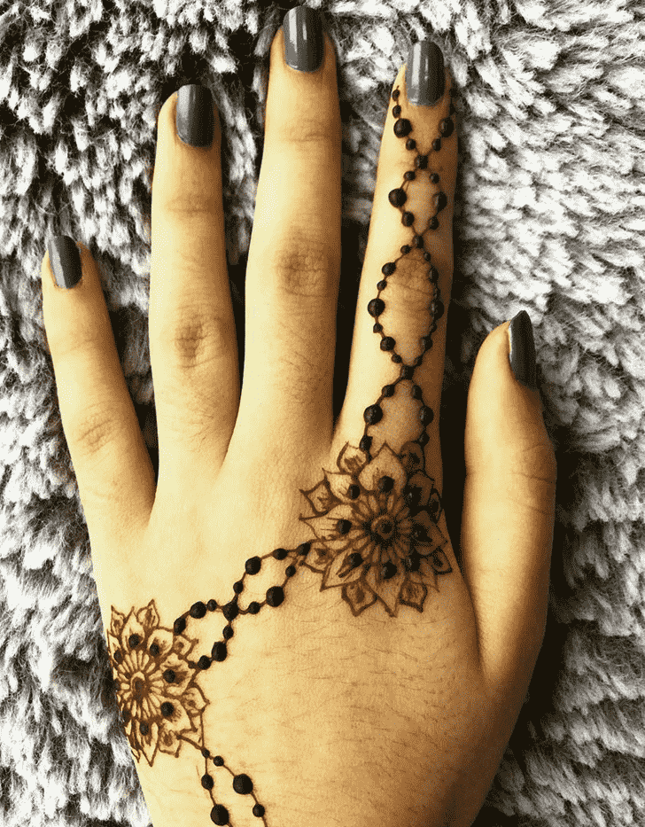 Wonderful Chain Mehndi Design