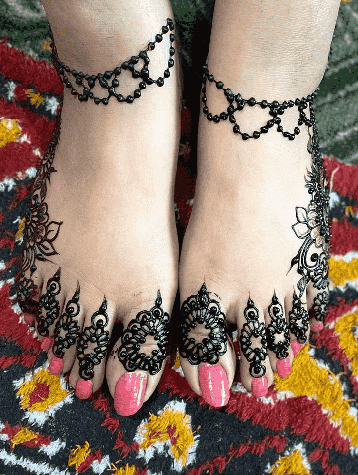 Comely Chandigarh Henna Design