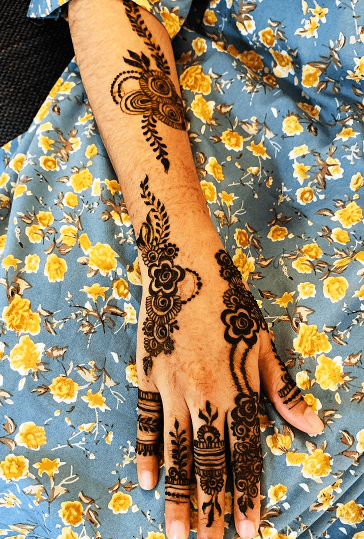 Graceful Chinese Henna Design