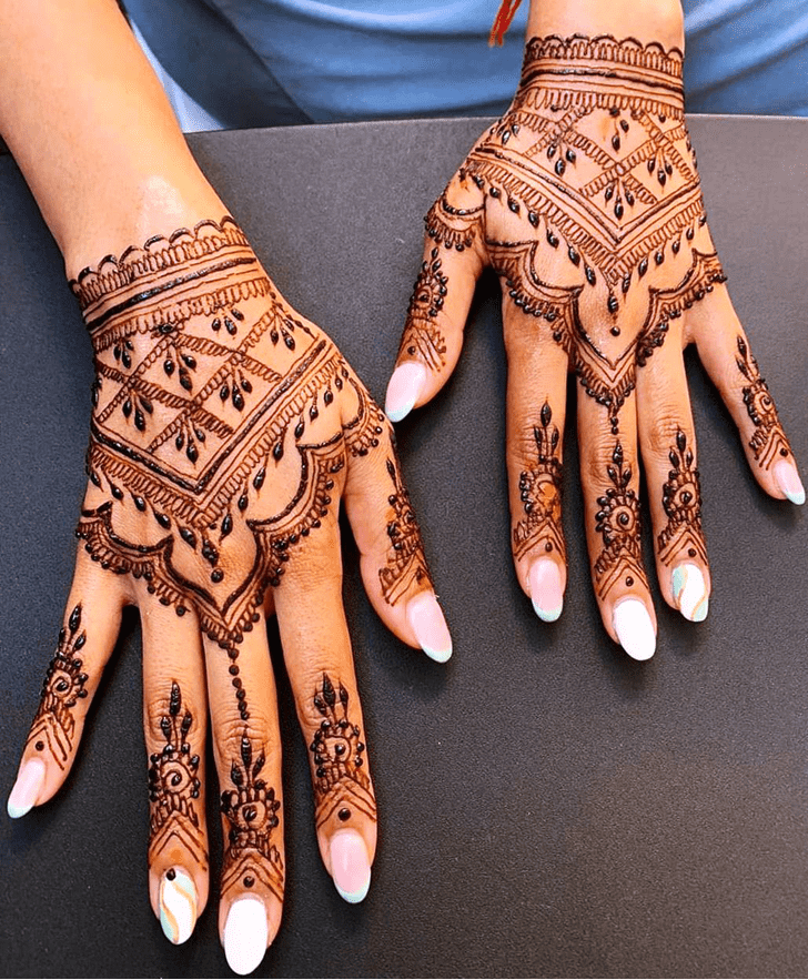 Pleasing Chittagong Henna Design