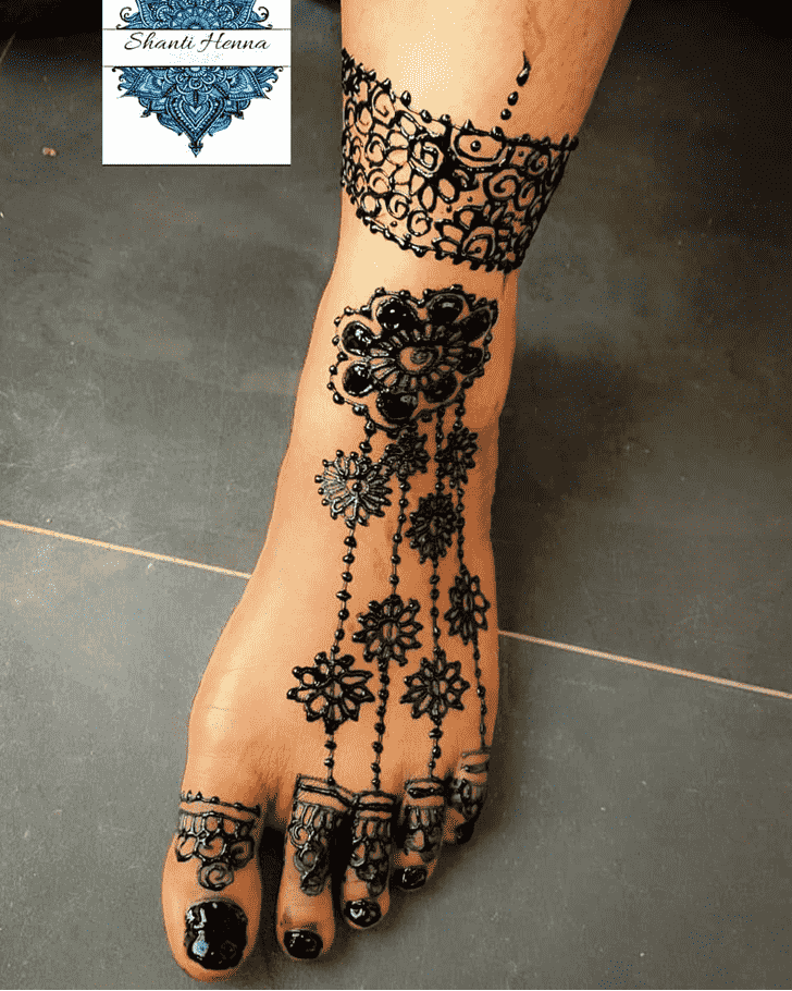 Fair Christmas Henna Design