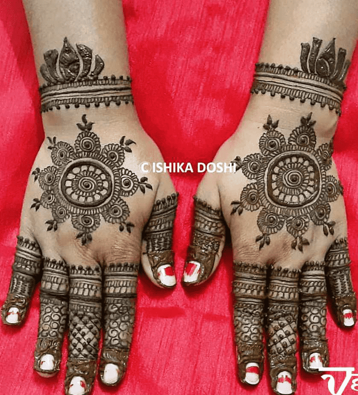 Appealing Circle Henna Design