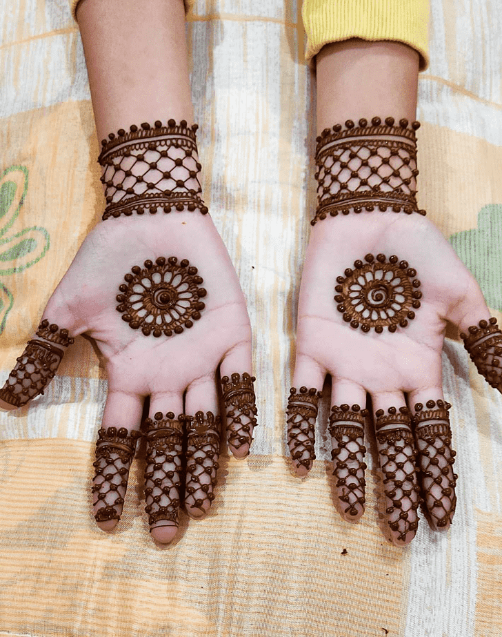 Bewitching Circle Henna Design