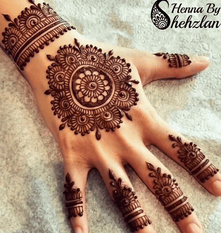 Graceful Circle Henna Design