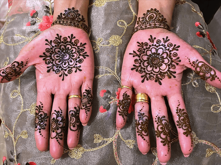 Lovely Circle Mehndi Design