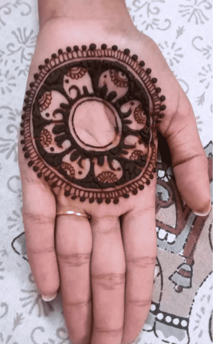 Magnificent Circle Henna Design