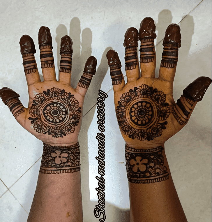 Nice Circle Henna Design