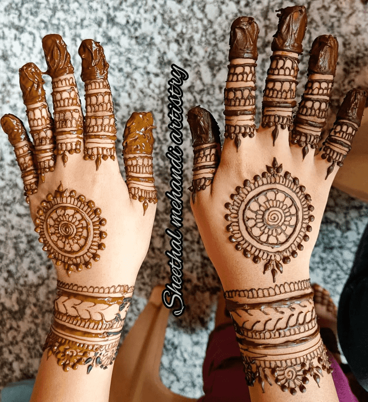 Pleasing Circle Henna Design