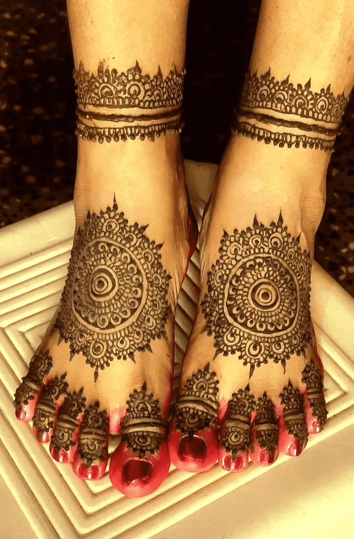 Radiant Circle Henna Design