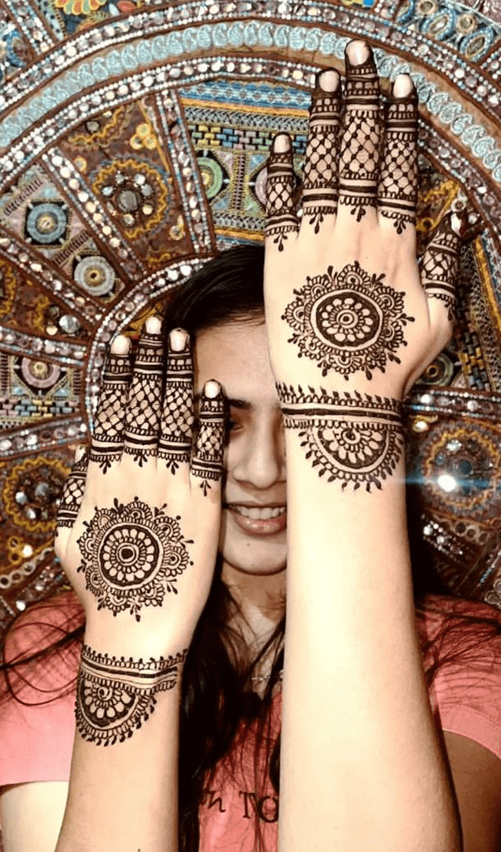 Ravishing Circle Henna Design