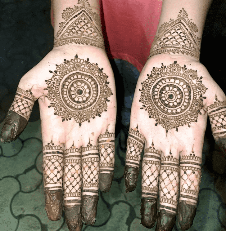 Resplendent Circle Henna Design