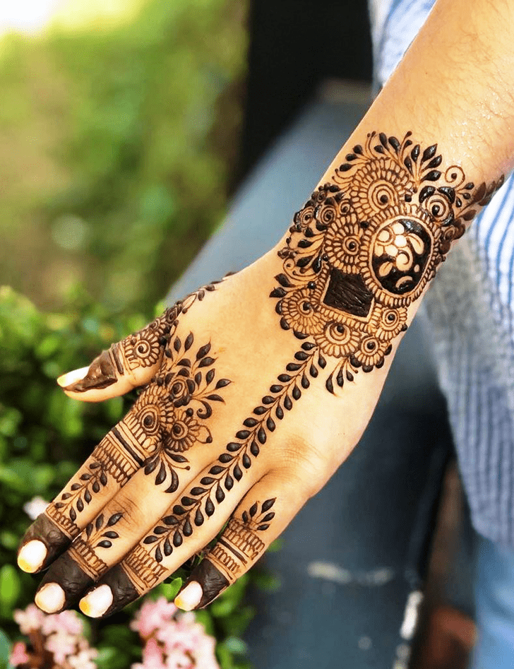 Mesmeric Colorado Henna Design