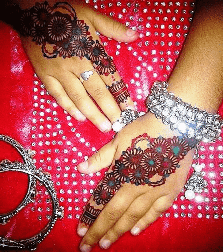 Dazzling Coloured Henna Design