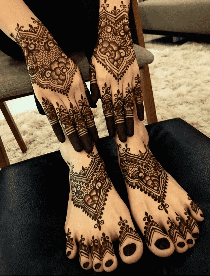 Bewitching Comilla Henna Design