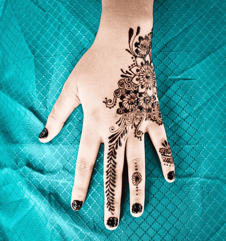 Classy Comilla Henna Design