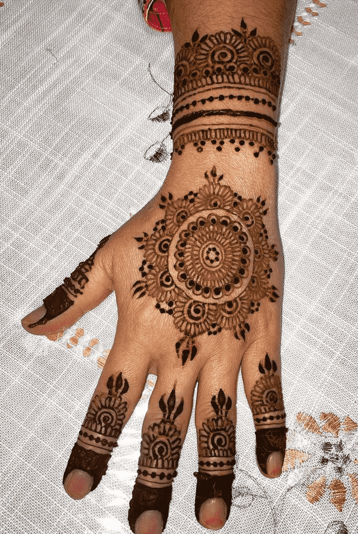 Elegant Comilla Henna Design