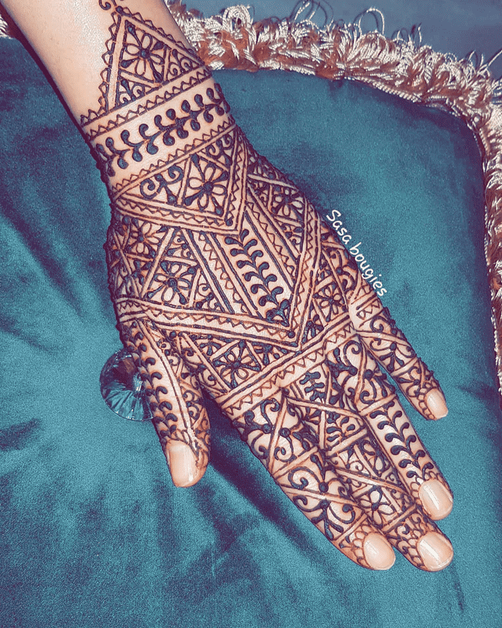 Enthralling Comilla Henna Design