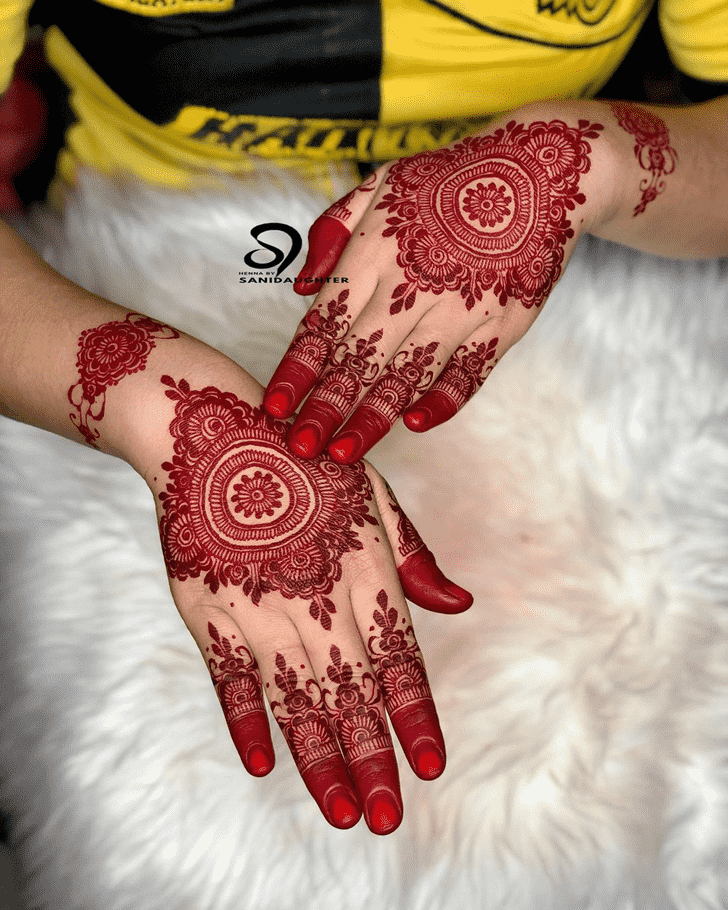 Fetching Comilla Henna Design