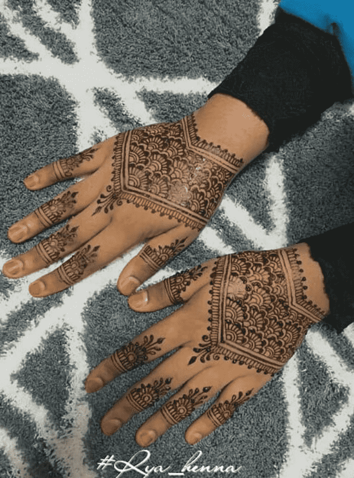 Mesmeric Comilla Henna Design