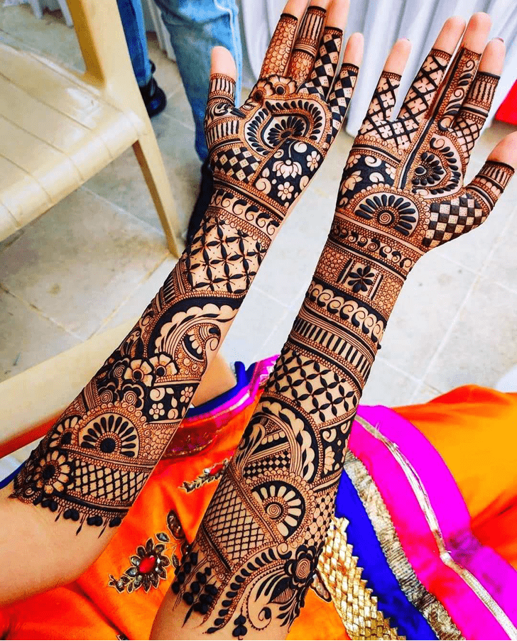 Charming Creative Henna Design