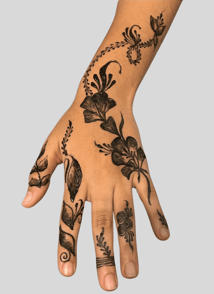 Mesmeric Cultural Henna Design