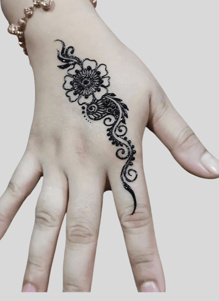 Shapely Cute Henna design