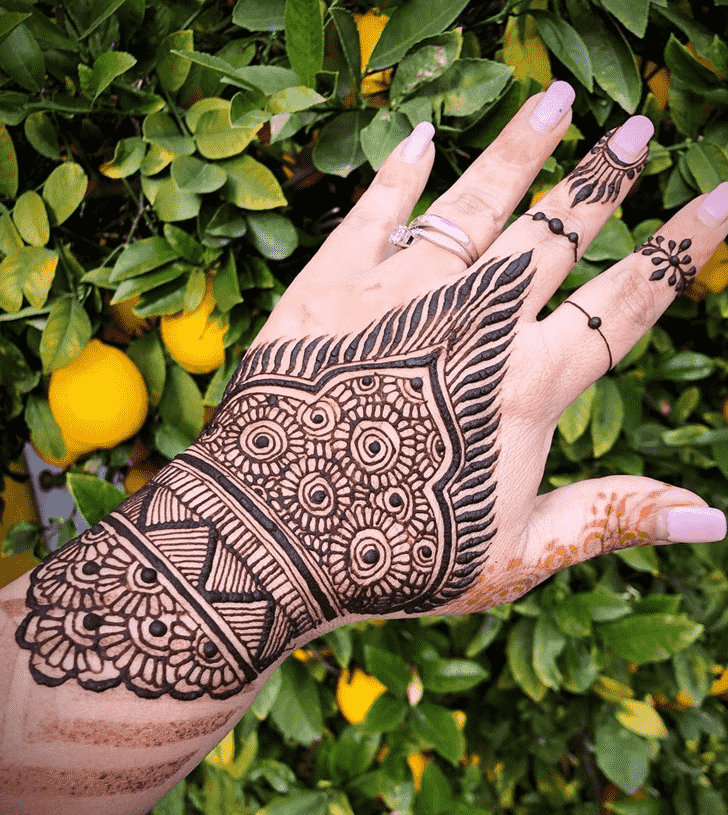 Bewitching Cute Henna design