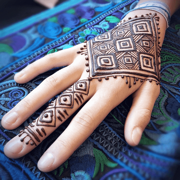 Shapely Cute Henna design