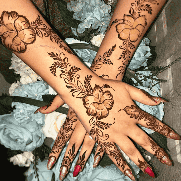 Dazzling Dainty Henna Design