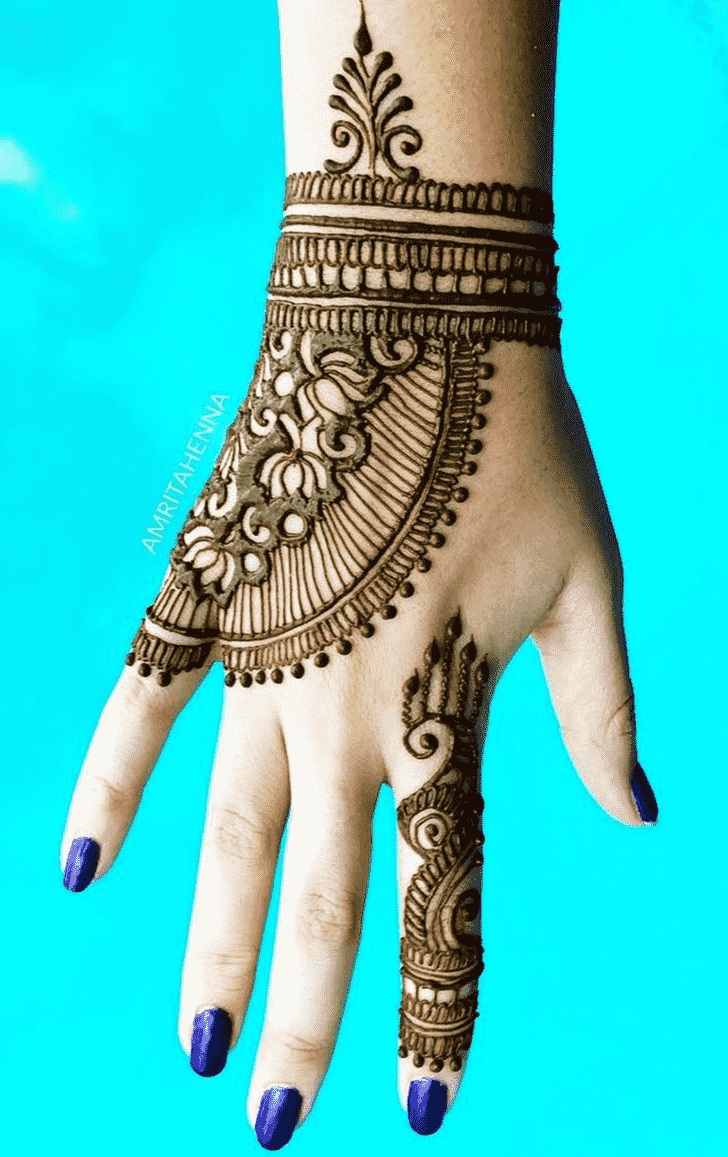 Delightful Dainty Henna Design