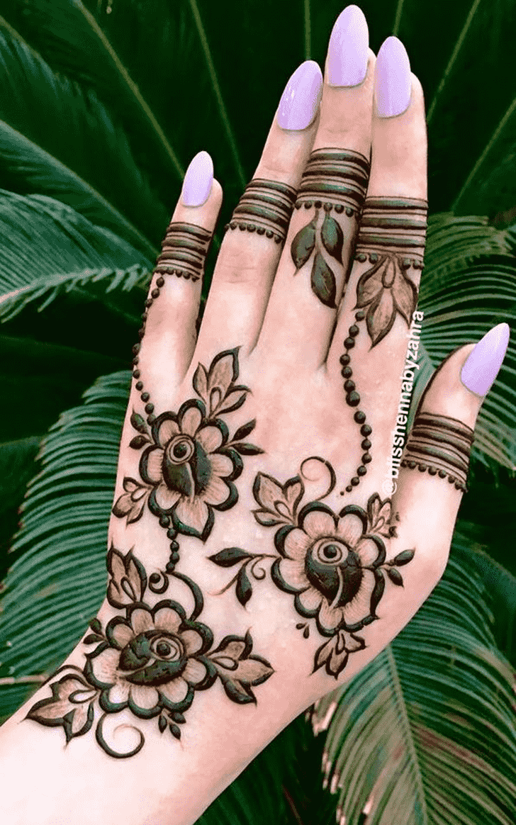 Excellent Dainty Henna Design