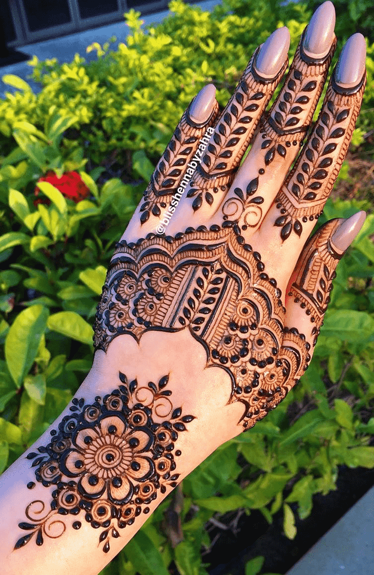 Exquisite Dainty Henna Design