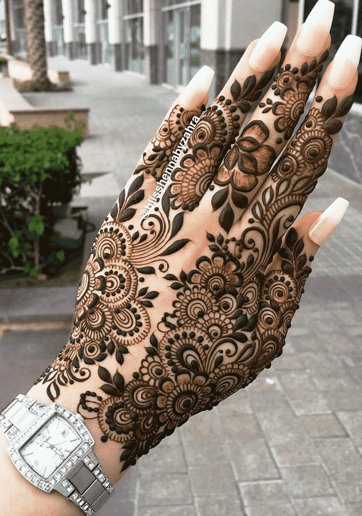 Fetching Dainty Henna Design