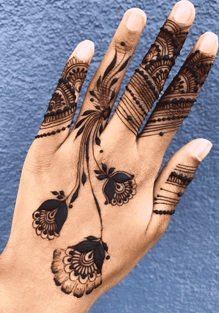 Ideal Dainty Henna Design