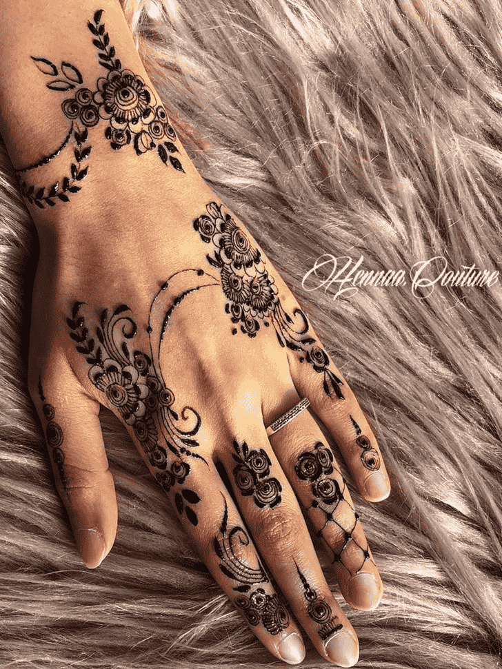 Mesmeric Dainty Henna Design