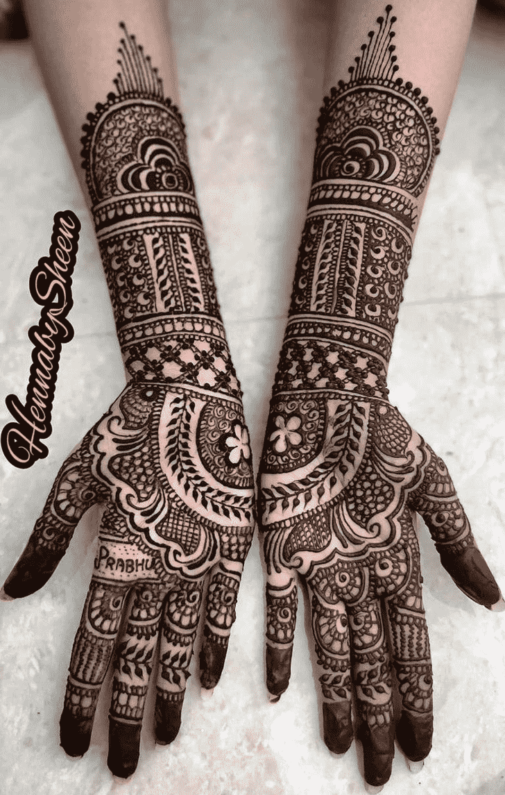 Refined Dainty Henna Design