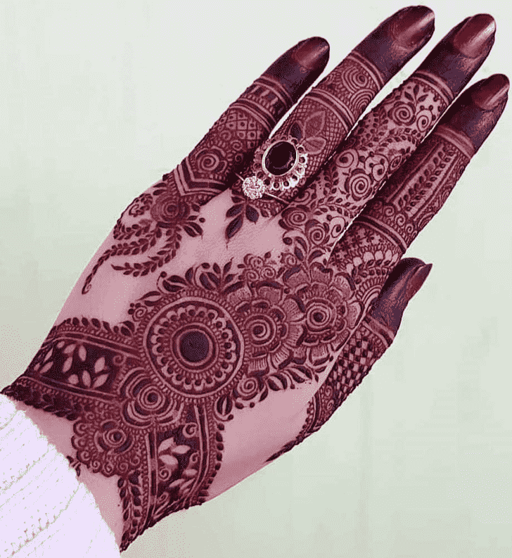 Stunning Dainty Henna Design