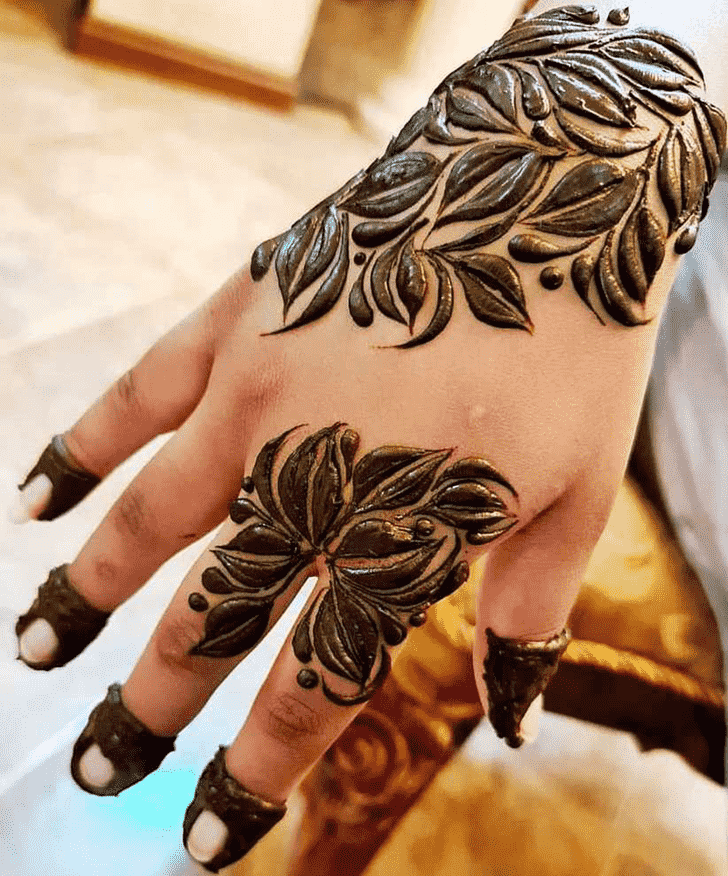 Wonderful Dainty Mehndi Design