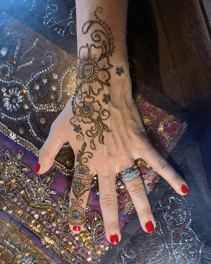 Mesmeric Dallas Henna Design